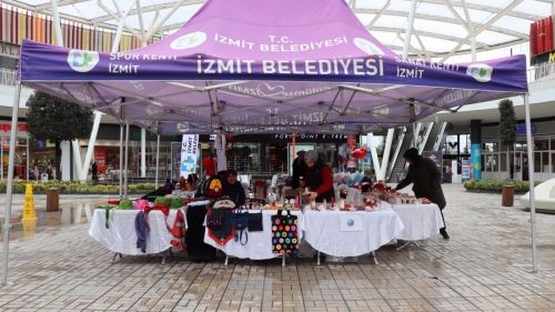 İzmit Belediyesi'nin Sevgililer Günü El Emeği Pazarı'nda Son Gün!